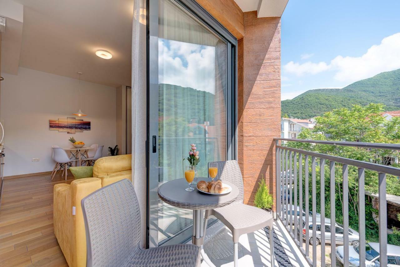 Sunray Apartment Tivat Exterior foto