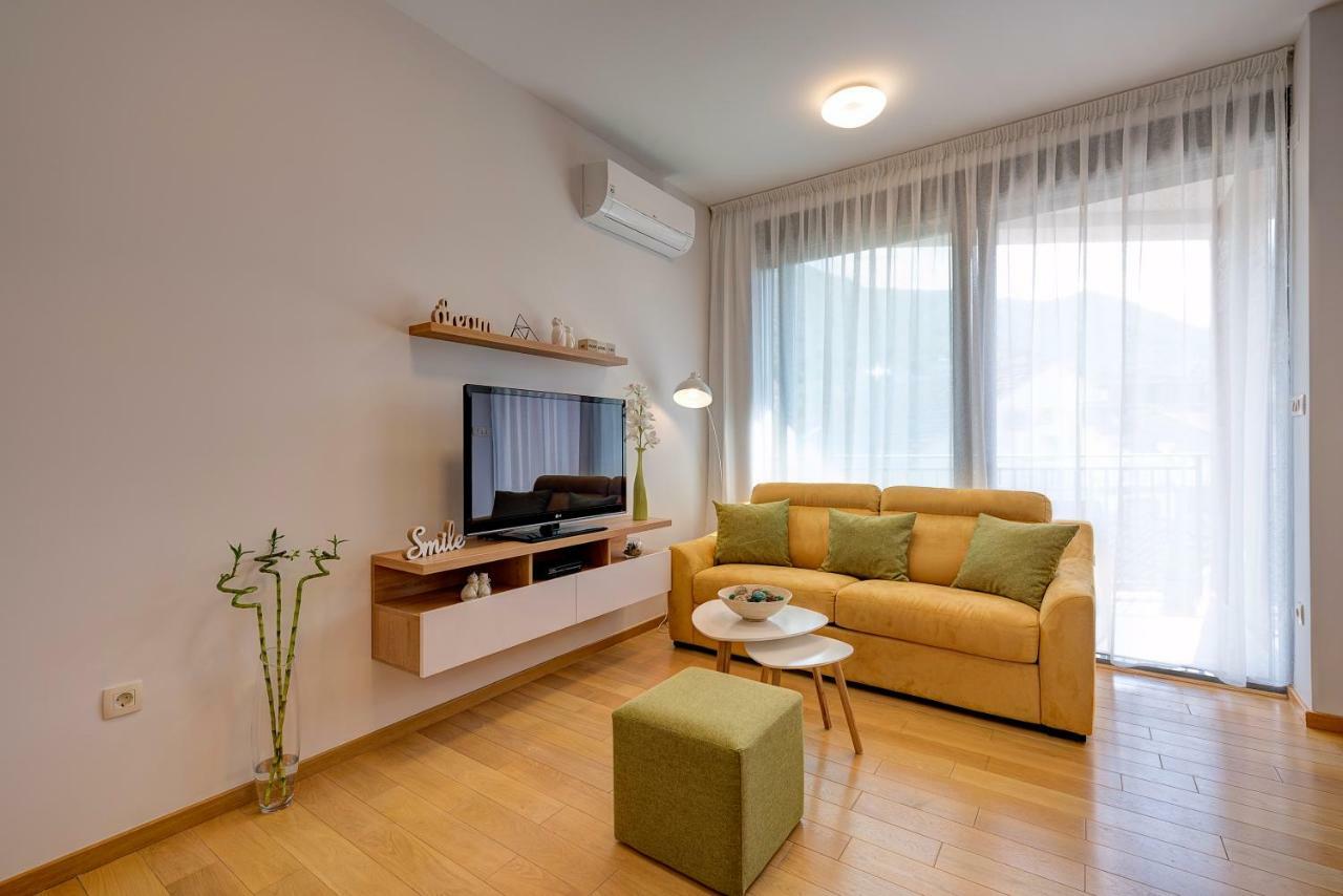 Sunray Apartment Tivat Exterior foto